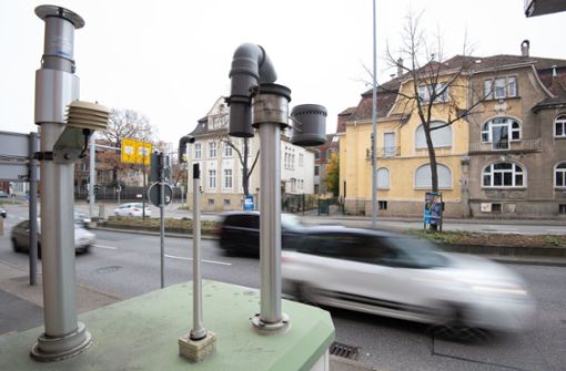 In Stuttgart und der Region, wie hier  an der Friedrichstraße in Ludwigsburg, könnten schärfere Stickoxidgrenzwerte erneut zu Fahrverboten führen. Foto: dpa/Marijan Murat