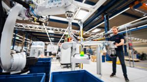 Die Fabriken sind vernetzt. Einzelarbeitsplätze bestimmen das Bild. Kapazitäten  können   nach dem Baukastenprinzip erweitert werden. Foto: Bosch