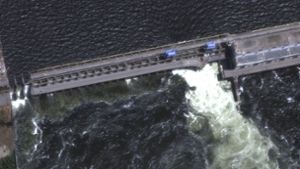 Ein Satellitenbild des Kachowka-Staudamms. Foto: dpa/Uncredited