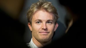 Auch Nico Rosberg versteigert seinen Ice Bucket. Foto: dpa
