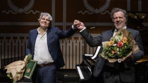 Der Pianist Gerold Huber (li.) und der Bariton Christian Gerhaher freuen sich über die Auszeichnung. Foto: Reiner Pfisterer