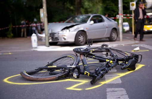 Fahrradunfälle häufen sich oftmals an bestimmten Strecken (hier ein Symbolfoto aus dem Oktober 2020). Foto: dpa/Daniel Naupold