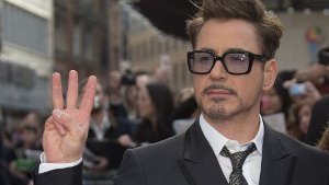 Nein, nicht läppische drei, sondern geschätzte 75 Millionen Dollar (umgerechnet 57 Millionen Euro) hat Robert Downey Jr. laut dem Forbes-Magazin zwischen Juni 2012 und Juni 2013 eingenommen. Das macht den Mimen aus Iron Man, der jahrelang mit seiner Drogensucht zu kämpfen hatte, zum Topverdiener Hollywoods. Foto: AP/dpa