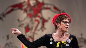 CDU-Chefin Annegret Kramp-Karrenbauer vor dem Stockacher Narrengericht Foto: dpa