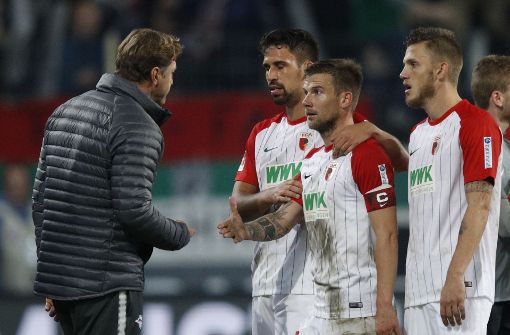 Nach dem Spiel gab es Ärger zwischen Ralph Hasenhüttl (links) und Daniel Baier (2.v.r.). Foto: Bongarts