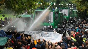 Der Wasserwerfer-Einsatz am 30. September 2010 beschäftigt weiter die Justiz Foto: dpa