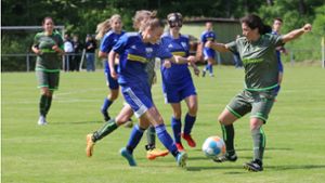 Heimsheim vor: TSV-Spielerin Anna Katharina Weymer (Mi.) im Pokalfinale im Mai gegen SB Asperg Foto: Andreas Gorr