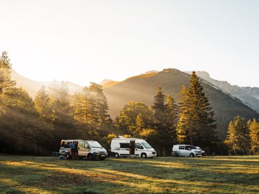 Bevor es auf Tour geht, sollten Camper oder Wohnmobil noch einmal richtig durchgecheckt werden. Foto: AdriaVidal/Shutterstock.com