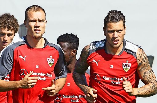Sollen langfristig das Spiel des VfB Stuttgart stabilisieren und bereichern: die derzeit angeschlagenen Holger Badstuber (li.) und Daniel Ginczek Foto: Baumann