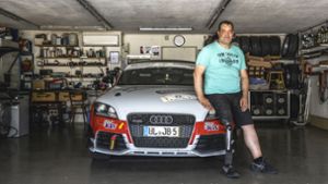 Die Leidenschaft für schnelle Autos ist geblieben: In seiner Garage hat Jochen Baumhauer nach seinem Unfall seinen Audi TT RS auf Linksgas umgebaut. Foto: Andreas Reiner