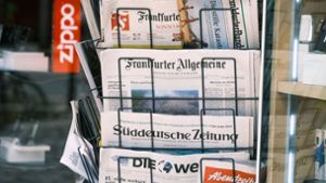Die Tariflöhne in der Zeitungsbranche hinken den allgemeinen Preissteigerungen hinterher. Foto: Imago/Michael Gstettenbauer