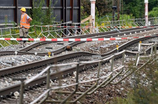 An der Tunnel-Baustelle in Rastatt Niederbühl hatten sich Bahngleise abgesenkt. Foto: dpa