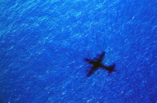 Kurz nach dem Verschwinden von MH360: Über dem indischen Ozean suchen Flugzeuge nach dem Wrack der Malaysia-Airlines-Maschine Foto: dpa