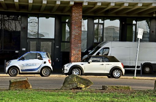 Noch Konkurrenten, bald vielleicht schon Partner: Car2Go und Drive Now, die Carsharing-Töchter von Daimler und BMW. Foto: dpa
