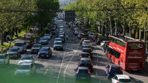 Der Verkehr im Cannstatter Neckarpark soll mit neuen LED-Tafeln in Zukunft besser gelenkt werden können. Foto: Lichtgut/Max Kovalenko