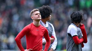 Die Enttäuschung war groß bei VfB-Linksfuß Maximilian Mittelstädt nach der Niederlage in Bremen. Foto: imago/RHR-Foto