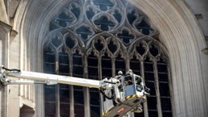Die Feuerwehr konnte den Brand in der Kathedrale löschen. Nun werden die Schäden begutachtet, die das Feuer angerichtet hat. Foto: AFP/SEBASTIEN SALOM-GOMIS