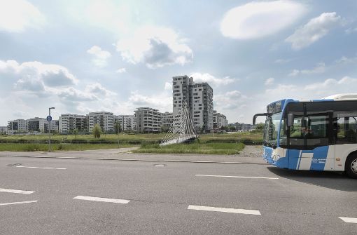 Die Busse der Linie 705 fahren künftig über das Flugfeld. Foto: factum/Bach