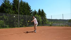 Tobias Eisenbarth, Vorsitzender TC Altbach-Zell, liebt Tennis. Foto: /Philipp Braitinger