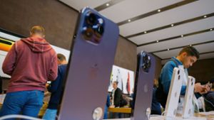 Das iPhone 14 Pro Max etwa ist für viel Apple-Fans schon zu alt. Bald soll mit dem iPhone 16 die neuste Generation des Smartphones kommen. Aber wann? Foto: Imago/Pond5 Images