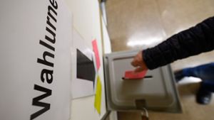 Diesmal kommt nur ein Wahlbrief in die Wahlurne. Foto: dpa/Sebastian Gollnow