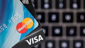 Das Bezahlen mit Kreditkarte soll sicherer werden. (Symbolfoto) Foto: dpa/Monika Skolimowska