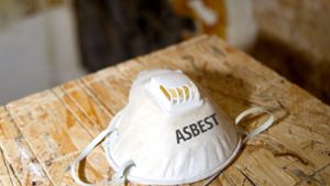 Asbest sind Mineralfasern, die  früher  in vielen Produkten wie Putz oder Spachtelmasse eingesetzt wurden.  Asbestfasern einzuatmen kann sehr gefährlich sein. Foto: Adobe Stock/VRD