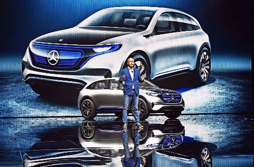 Daimler-Chef Dieter Zetsche und die künftigen E-Autos: Wie viele Jobs werden noch gebraucht? Foto: dpa
