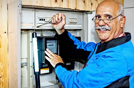 Vor allem ältere Elektriker haben die Ausstiegsmöglichkeit über die Rente mit 63 gesucht – sie stehen fast an der Spitze der Berufsrangliste. Foto: www.mauritius-images.com