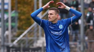 Kickers-Abwehrspieler Niklas Kolbe kann mit den Blauen  einen Dreier gegen Offenbach verbuchen. (Archivbild) Foto: Pressefoto Baumann/Julia Rahn
