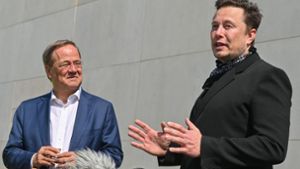 Armin Laschet und Elon Musk – manchen kam es so vor, als hätte der Tesla-Chef den Kanzlerkandidaten ausgelacht. Foto: AFP/PATRICK PLEUL