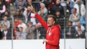 Der Trend bei der U21 des VfB Stuttgart und Trainer Markus Fiedler geht nach oben. Foto: Baumann/Hansjürgen Britsch