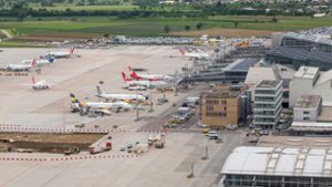 Zu Ferienbeginn herrscht Hochbetrieb auf dem Stuttgarter Flughafen. Foto: dpa