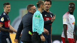 Ralf Rangnicks Platzsturm beim Spiel seiner Leipziger gegen Bayern löste Kritik aus. Foto: Bongarts