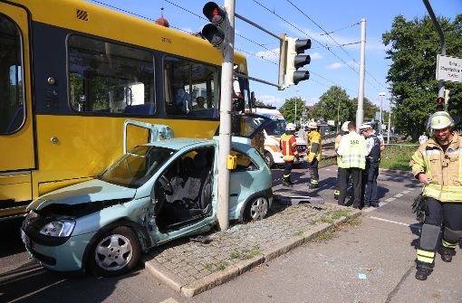 In Fellbach ist es zu einem Unfall zwischen einem Pkw und einer Stadtbahn gekommen. Foto: 7aktuell.de/Sven Adomat