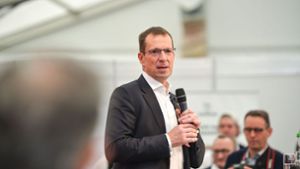 CDU-Fraktionschef Alexander Kotz steht wegen der Ablehnung weiterer Standorte für Flüchtlingsunterkünfte in Stuttgart in der Kritik. Beifall gibt es nur von der AfD. Foto: Max Kovalenko