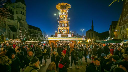 Noch leuchten die Lichter auf dem Esslinger Mittelalter- und Weihnachtsmarkt: Doch am Donnerstag, 21. November, geht die Veranstaltung zu Ende. Foto: Roberto Bulgrin