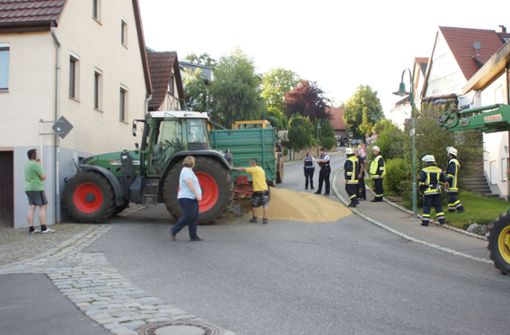 An der Hauswand in Schlaitdorf endete die Fahrt mit dem Traktor. Foto: SDMG