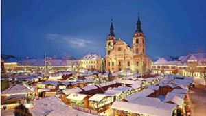 So weiß wird es auf dem Ludwigsburger Marktplatz so schnell wohl nicht wieder. Aber man darf ja  schon glücklich sein, wenn es einen Weihnachtsmarkt gibt. Foto: Tourismus & Events Ludwigsburg