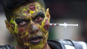 In Mexiko-Stadt fanden sich tausende Horror-Fans zum Zombie Walk zusammen. Foto: AP