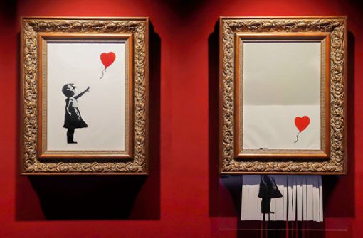 Nachdem  „Girl with Balloon“ versteigert war,  zerstörte sich das Bild vor Ort selbst, indem der untere Teil durch einen im Rahmen verborgenen Schredder in Streifen geschnitten wurde. Foto: Mystery of Banksy/Cofo Entertainment