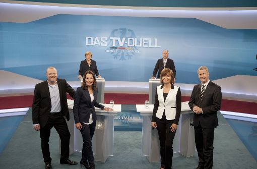 Vor der Bundestagswahl 2013 standen sich Kanzlerin Angela Merkel und Peer Steinbrück (Hintergrund) im TV-Duell gegenüber. Foto: WDR Presse