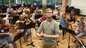 „Mir gefällt die Lust und die Begeisterungsfähigkeit von Menschen, die sich in ihrer Freizeit so ein Werk erarbeiten“, sagt Lukas Bauer, der als Dirigent in Marbach einsprang. Foto: Werner Kuhnle