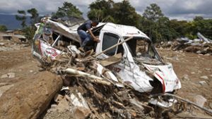 Die Schlammlawine hat in der Stadt Mocoa einen Bus zerstört. Foto: AP