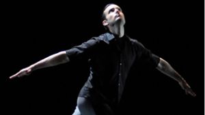 Eric Gauthier tanzt das Solo „I found a fox“, das  Marco Goecke 2013 für ihn choreografierte. Foto: Brocke/REGINA BROCKE