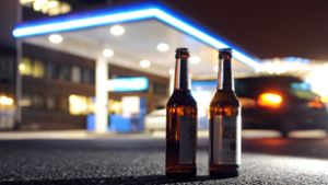Bald soll man wieder die ganze Nacht hindurch Alkohol an Tankstellen kaufen können. Foto: dpa