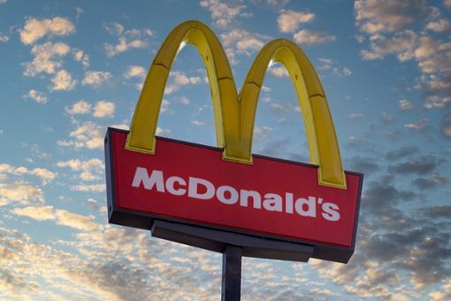 Ein Gast hat im McDonalds in Nagold in seinem „Big Tasty Bacon“ etwas gefunden, was dort so gar nicht hingehört (Symbolbild). Foto: IMAGO / Pond5 Images