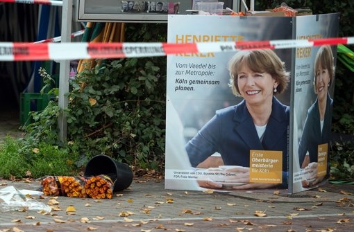 Henriette Reker (59) war einen Tag vor der OB-Wahl Mitte Oktober an einem Wahlkampfstand niedergestochen worden Foto: dpa