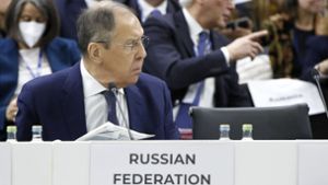 Russlands Außenminister Lawrow fand bei dem OSZE-Treffen in Nordmazedonien nur sehr wenige Gesprächspartner. Foto: dpa/Boris Grdanoski