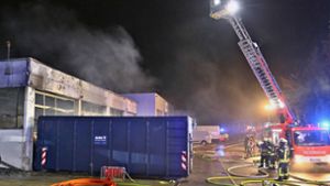 In Stammheim geriet in der Nacht zum Dienstag eine Schreinerei in Flammen. Foto: Karsten Schmalz/KS-Images.de